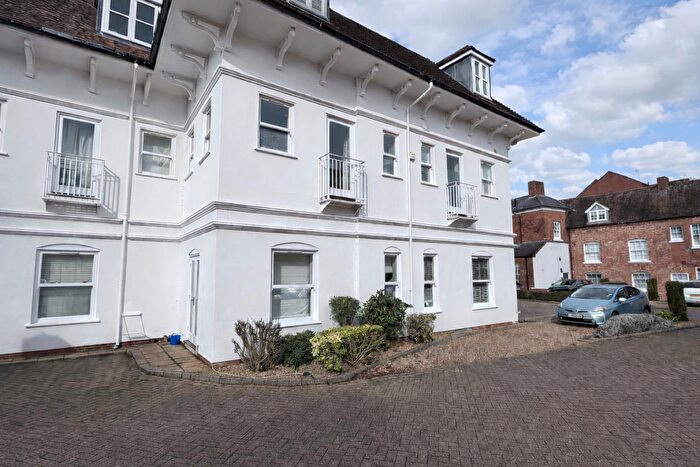 2 Bedroom Apartment For Sale In Neville Court, Castle Lane, Warwick, CV34