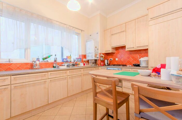 2 Bedroom Flat To Rent In St John Street, Clerkenwell, London, EC1V