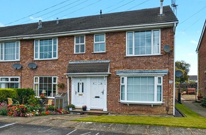2 Bedroom Apartment For Sale In Redwood Way, Yeadon, Leeds, West Yorkshire, LS19