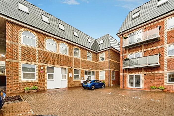 1 Bedroom Apartment For Sale In Alton Mews, Aylesbury, HP19