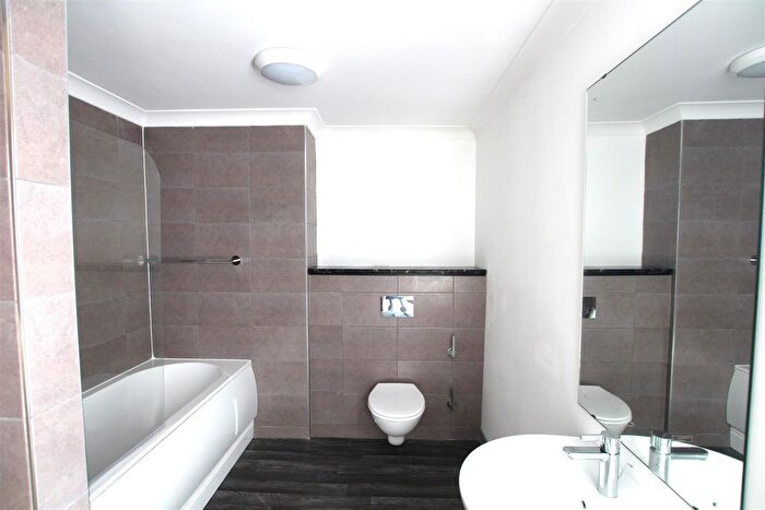 2 Bedroom Detached House To Rent In Leads Road, Hull, HU7