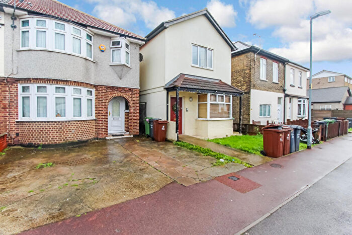 3 Bedroom Apartment To Rent In Charlotte Road, Dagenham, Essex, RM10