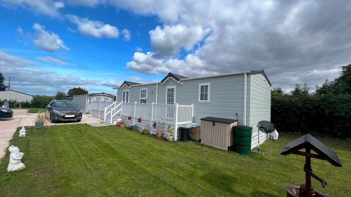 2 Bedroom Lodge For Sale In Bowdens Crest, Huish Episcopi, TA10