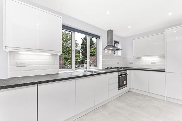 3 Bedroom Flat To Rent In High Street, New Malden, KT3