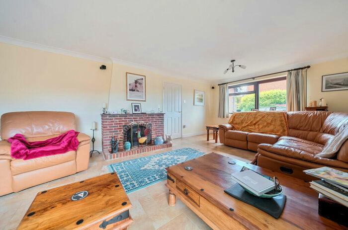 4 Bedroom Detached House For Sale In April Grove, Sarisbury Green, Hampshire, SO31
