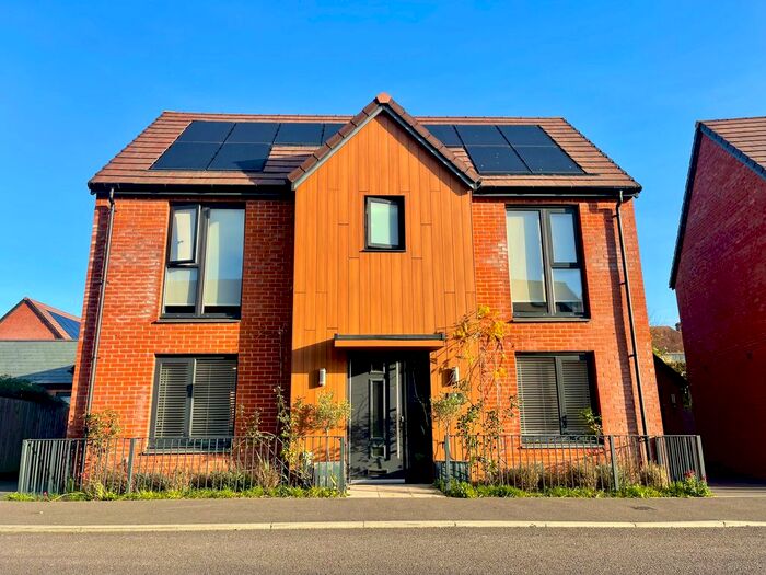 3 Bedroom Detached House To Rent In Plover Close, Topsham, Exeter, EX3