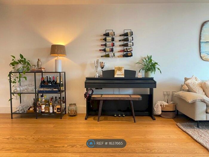 2 Bedroom Flat To Rent In Upper Richmond Road, London, SW15