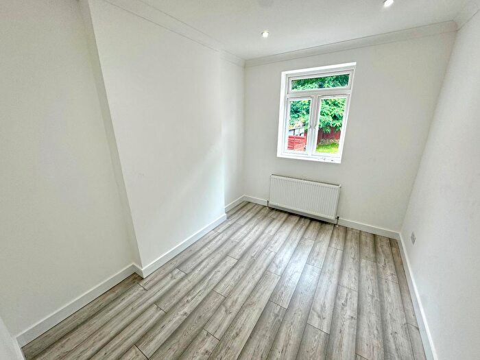 3 Bedroom Flat To Rent In Waylen Street, Reading, RG1