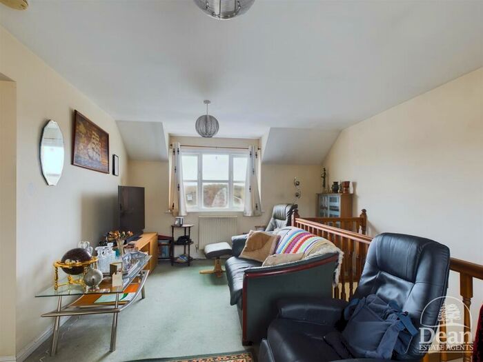 2 Bedroom Coach House For Sale In Listers Place, Cinderford, GL14