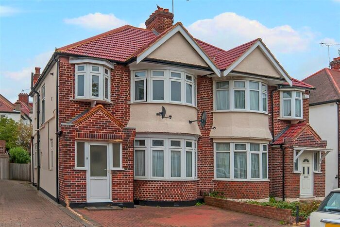 1 Bedroom Flat To Rent In Brook Avenue, Edgware, Middlesex, HA8
