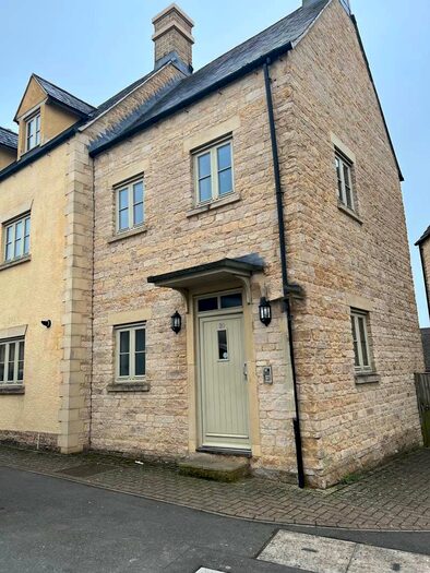 2 Bedroom Flat To Rent In 2 Bed Flat To Rent In Cirencester With Parking And Communal Garden., GL7