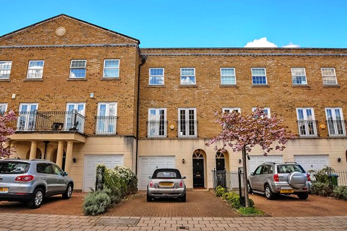 4 Bedroom House For Sale In Chadwick Place, Surbiton, KT6
