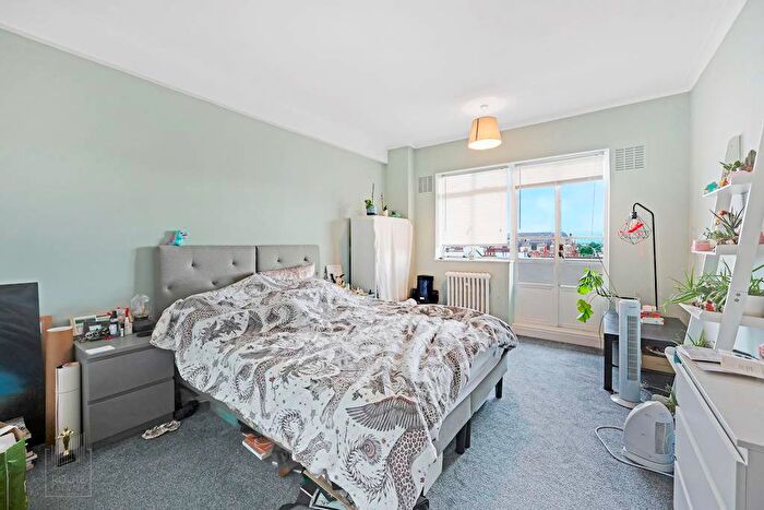 1 Bedroom Flat For Sale In Harrow Lodge, St John's Wood Road, St John's Wood, NW8