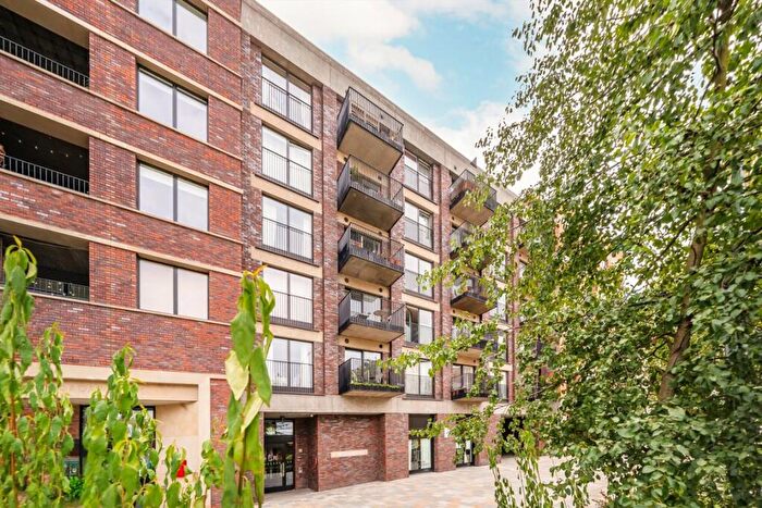 1 Bedroom Flat For Sale In Rookwood Way, Bow, E3
