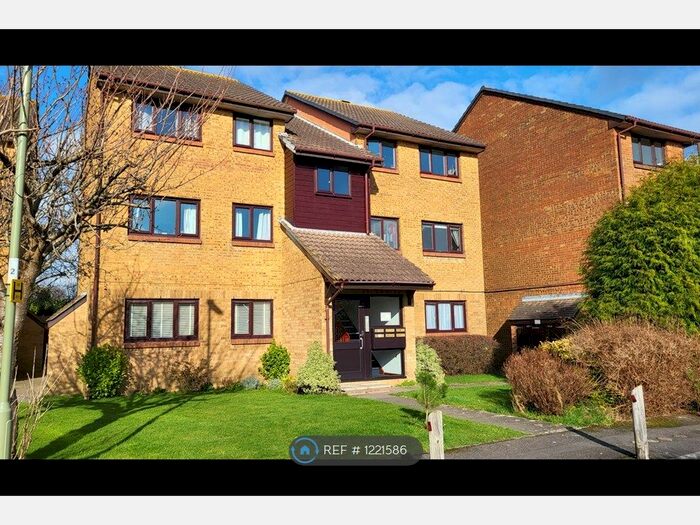 2 Bedroom Flat To Rent In Celandine Avenue, Locks Heath, Southampton, SO31