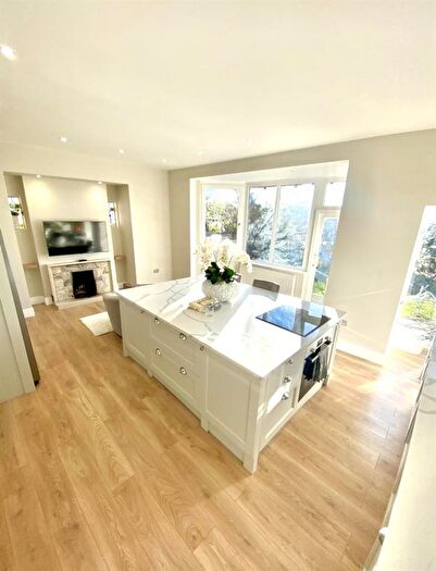 5 Bedroom Detached House For Sale In Kenilworth Gardens, Westcliff-On-Sea, SS0