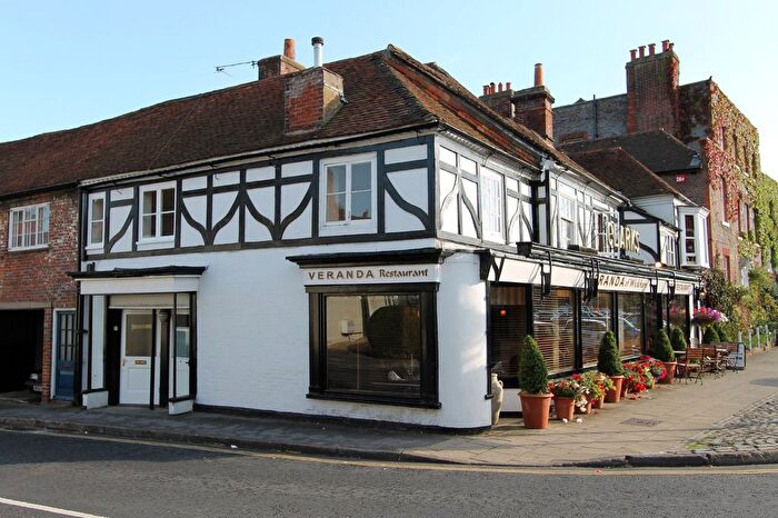 1 Bedroom Flat To Rent In The Square, Wickham, Fareham, PO17