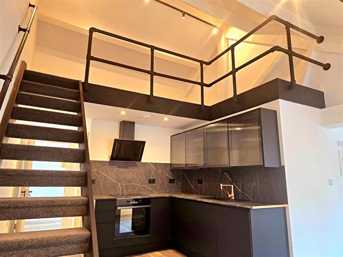 1 Bedroom Flat To Rent In Howards Court, Ashton-Under-Lyne, OL6