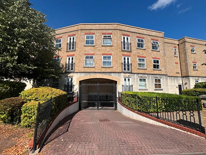 2 Bedroom Flat To Rent In Dickens Heath Road, Dickens Heath, Solihull, West Midlands, B90