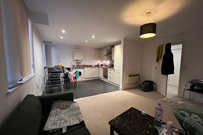 2 Bedroom Apartment For Sale In Thornton Road, Bradford, West Yorkshire, BD1