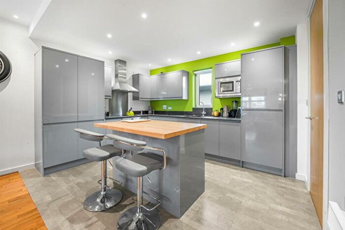 3 Bedroom Penthouse For Sale In Greyfriars Road, Cardiff, CF10