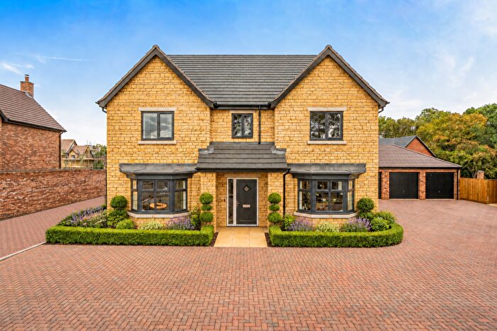 4 Bedroom Detached House For Sale In Farmhouse Mews, Sperberry Hill, St Ippolyts, Hitchin, SG4