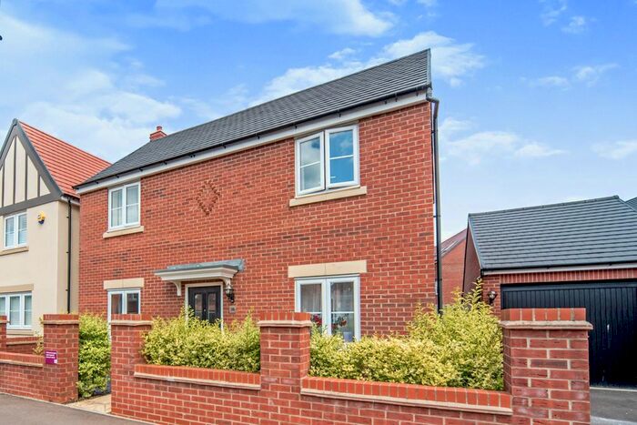 4 Bedroom Detached House To Rent In King Geoge Avenue, Bedford, MK40