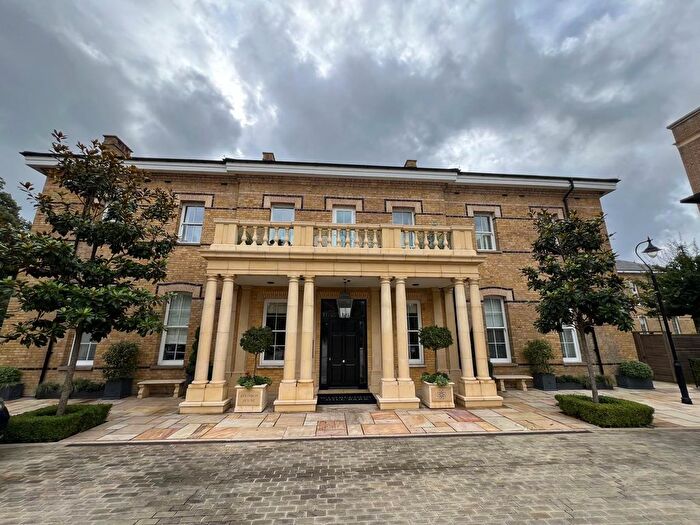 2 Bedroom Flat To Rent In Chambers Park Hill, London, SW20