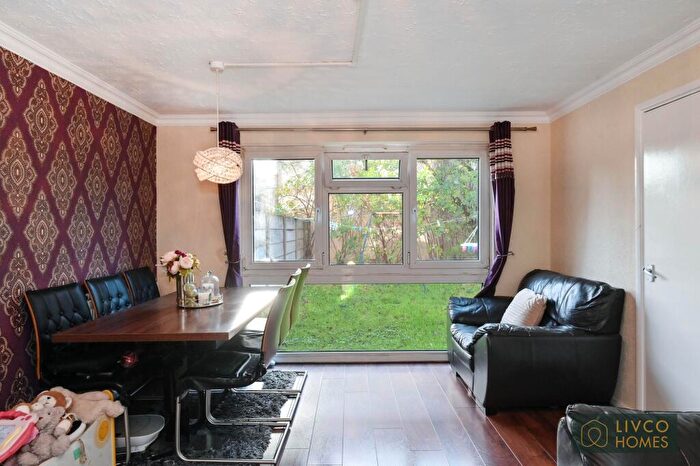 2 Bedroom Flat For Sale In Newland Street, London, E16
