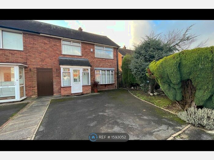 3 Bedroom Semi-Detached House To Rent In Blenheim Close, Walsall, WS4