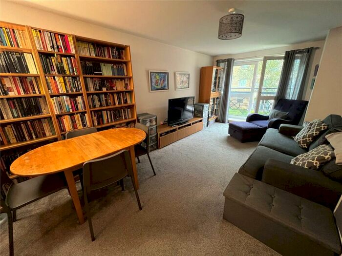 2 Bedroom Apartment To Rent In Cline Road, London, N11