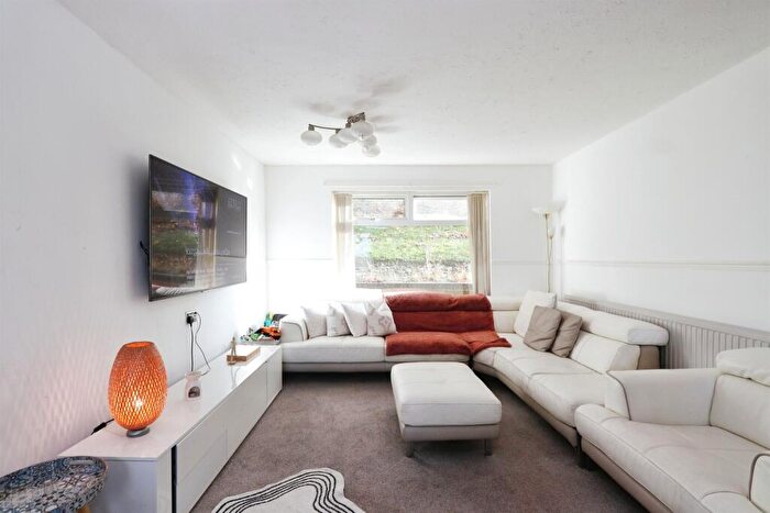 3 Bedroom Flat For Sale In Guildford Rise, Norfolk Park, Sheffield, S2