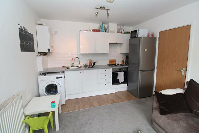 2 Bedroom Flat To Rent In Heol-Y-Nant, Rhiwbina, CF14