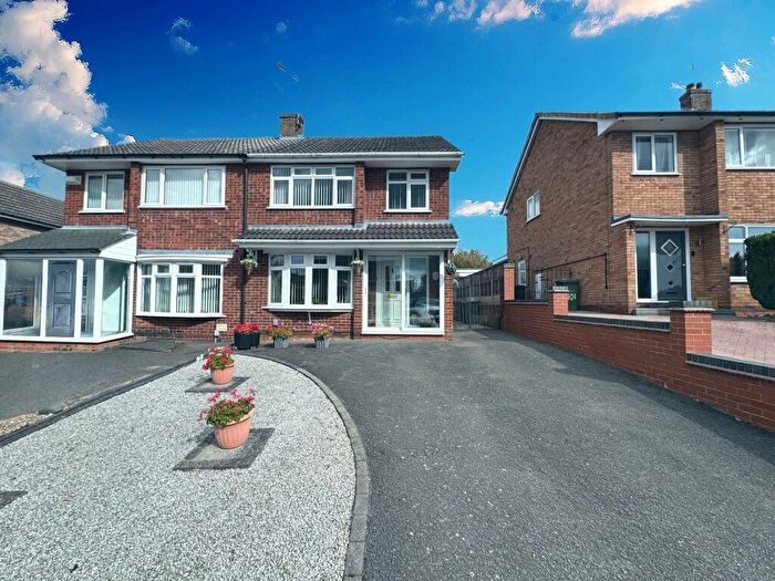 3 Bedroom Semi-Detached House For Sale In Berwyn Way, Nuneaton, CV10