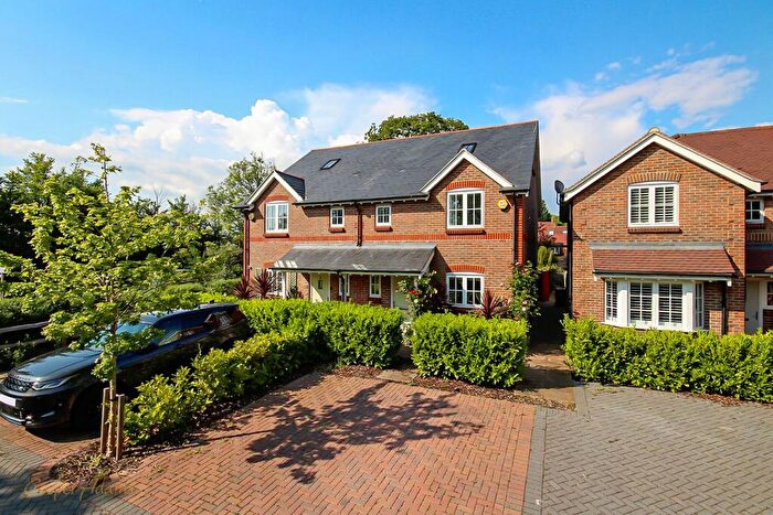 4 Bedroom Semi-Detached House For Sale In Long Furlong, Clapham, BN13