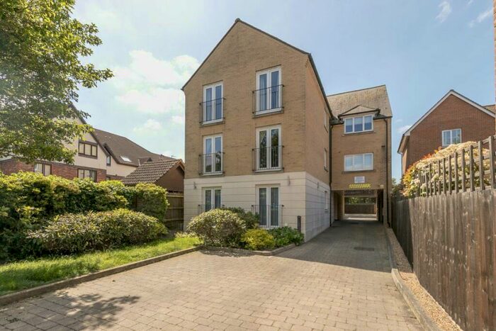 1 Bedroom Flat To Rent In Theydon Bois, CM16