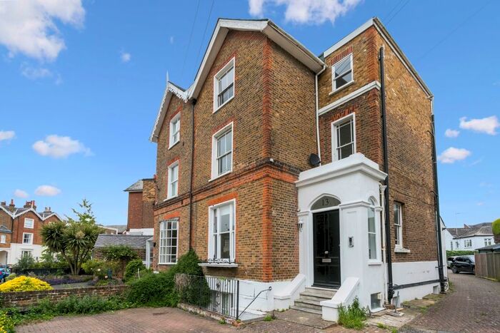 1 Bedroom Flat To Rent In Trinity Place, Windsor, SL4