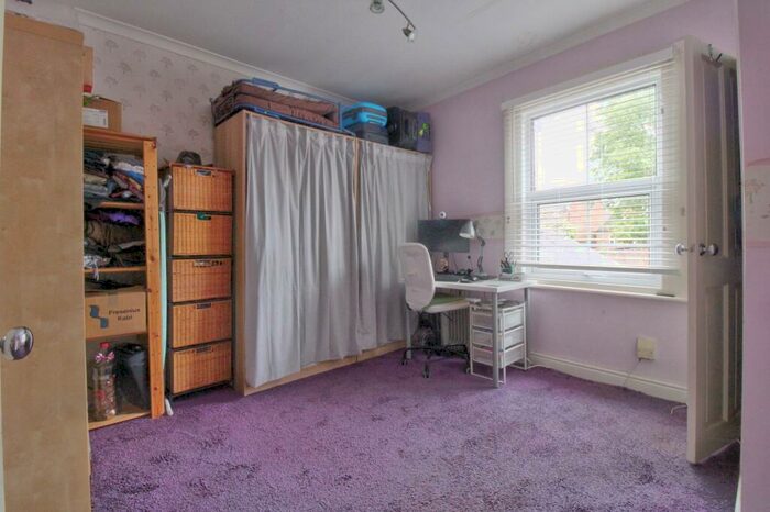 2 Bedroom End Of Terrace House For Sale In St. Pauls Road, Luton, LU1