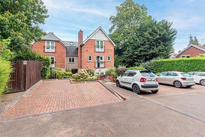 3 Bedroom Flat For Sale In Albert Park Road, Malvern, WR14