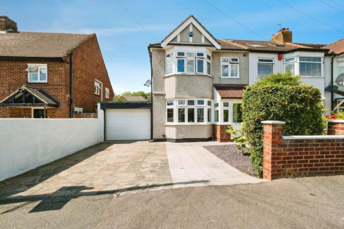 3 Bedroom End Of Terrace House For Sale In Cheviot Road, Hornchurch, RM11