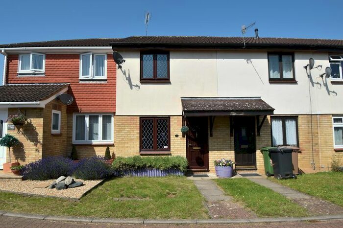 2 Bedroom Terraced House To Rent In Elveden Close, Luton, LU2