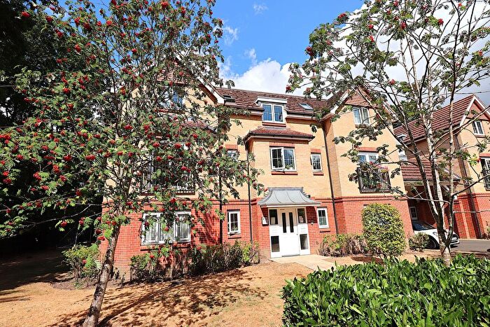 2 Bedroom Flat For Sale In St Dominic Close, Farnborough, GU14