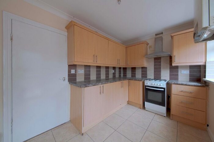 3 Bedroom Terraced House To Rent In Severn Crescent, Slough, SL3