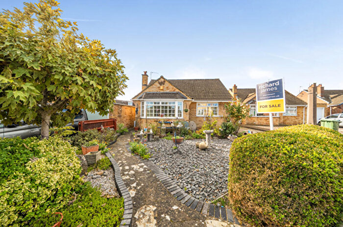 2 Bedroom Detached Bungalow For Sale In Kingsley Way, Queensfield, Swindon, SN2