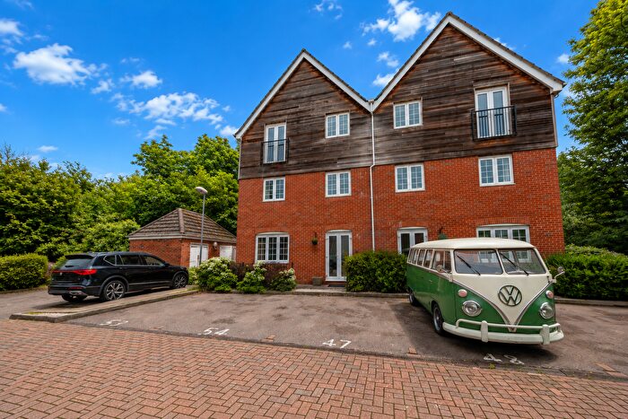 2 Bedroom Flat For Sale In Marina View, Fazeley, Tamworth, B78
