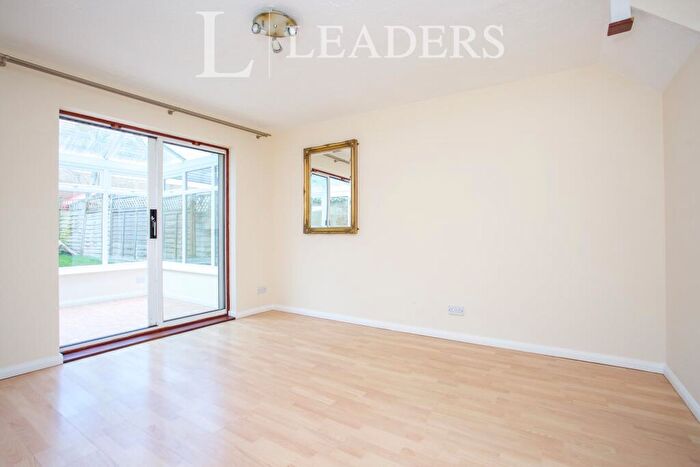2 Bedroom End Of Terrace House To Rent In Woking, Surrey, GU21