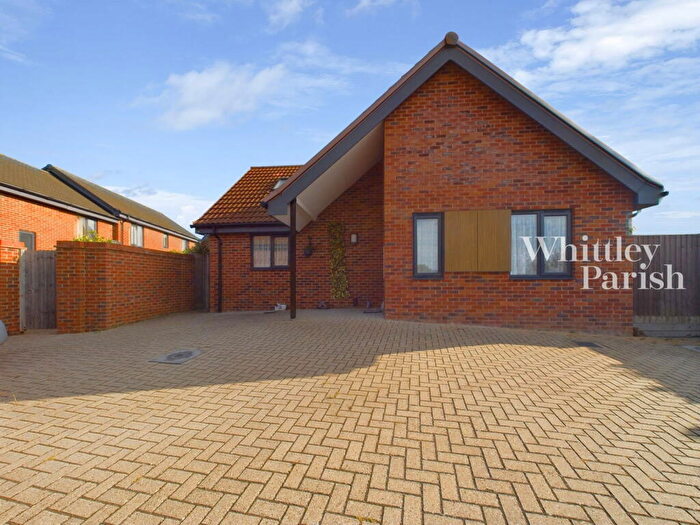 2 Bedroom Detached Bungalow For Sale In Trumpeter Rise, Long Stratton, Norwich, NR15