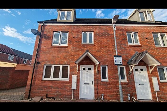 4 Bedroom Semi-Detached House To Rent In Guardian Way, Luton, Bedfordshire, LU1