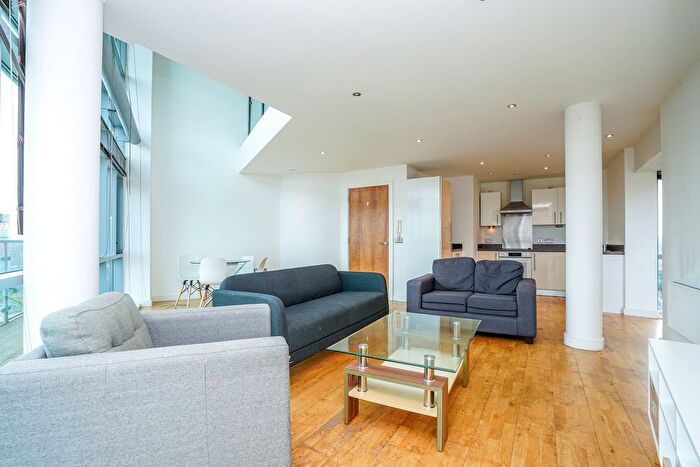 3 Bedroom Flat To Rent In Gotts Road, Leeds, LS12