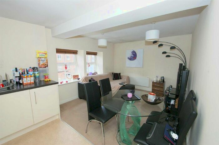 2 Bedroom Flat To Rent In Eyres Mill Side, Armley, Leeds, LS12